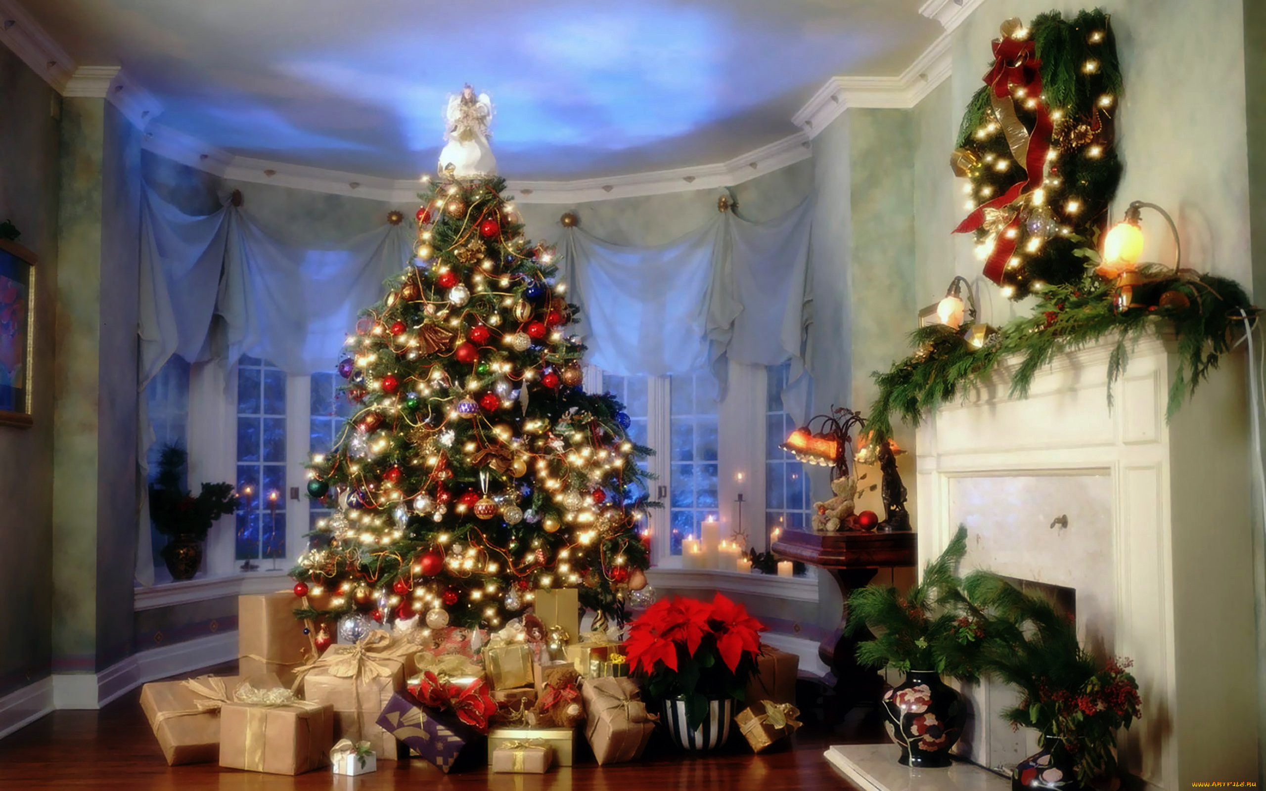Места связанные с новым годом. Новогодняя елка. Новогодняя елка в доме. Красивая елка с подарками. Новый год елка.